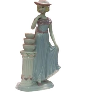 Tupperware Suzette Figurine Vintage Series 1  Saleswoman Recognition 10"